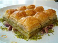 tatli siparisi essiz lezzette 1 kilo fistikli baklava  Diyarbakr yurtii ve yurtd iek siparii 