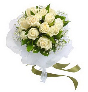  Diyarbakır online çiçek gönderme sipariş  11 adet benbeyaz güllerden buket