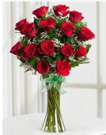 Cam vazo içerisinde 11 kırmızı gül vazosu  Diyarbakır ucuz çiçek gönder 
