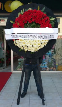 Cenaze iek modeli  Diyarbakr yurtii ve yurtd iek siparii 