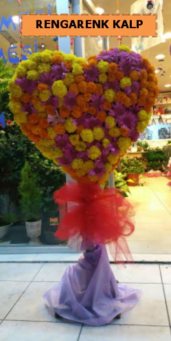 Ankara mevsim çiçeklerinden kalp perförje  Diyarbakır hediye sevgilime hediye çiçek 