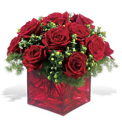  Diyarbakır 14 şubat sevgililer günü çiçek  9 adet kirmizi gül cam yada mika vazoda 