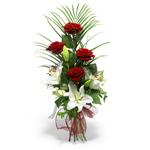  Diyarbakır uluslararası çiçek gönderme  4 adet kirmizi gül 1 dal kazablanka çiçegi