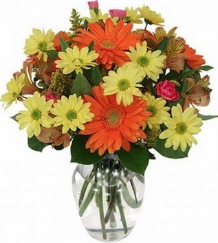  Diyarbakır hediye çiçek yolla  vazo içerisinde karışık mevsim çiçekleri