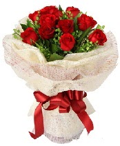 12 adet kırmızı gül buketi  Diyarbakır ucuz çiçek gönder 