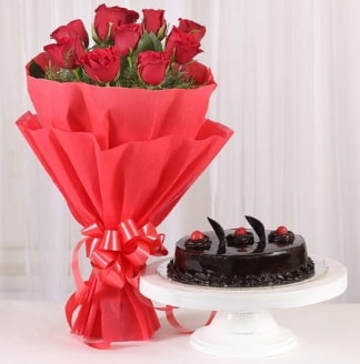 10 Adet kırmızı gül ve 4 kişilik yaş pasta  Diyarbakır online çiçekçi , çiçek siparişi 